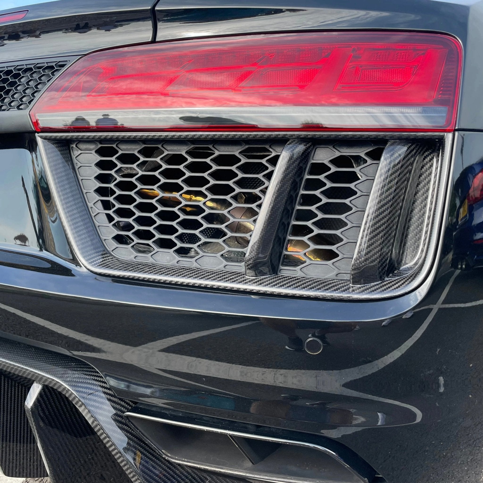 AUDI R8 V10 GEN 2 PRE - PREG CARBON FIBER REAR GRILLE TRIMS (2015 - 2019) - AutoTailor