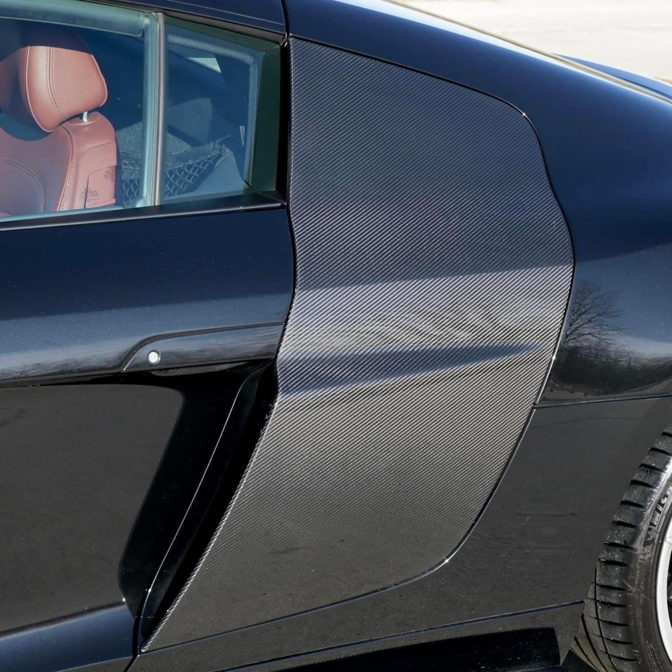 AUDI R8 V8/V10 GEN 1 CARBON FIBER DOOR PANEL TRIM (2008 - 2015) - AutoTailor