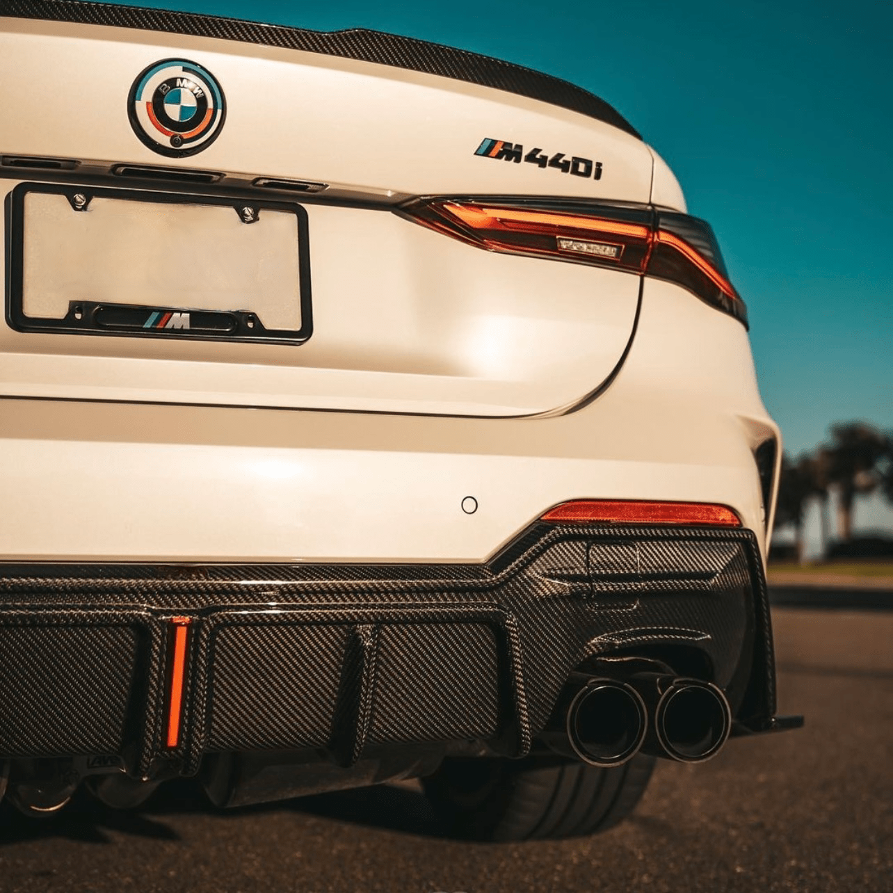BMW 4 SERIES G22/G23 (M SPORT) CARBON FIBER RAIN LIGHT REAR DIFFUSER (2020+) - AutoTailor