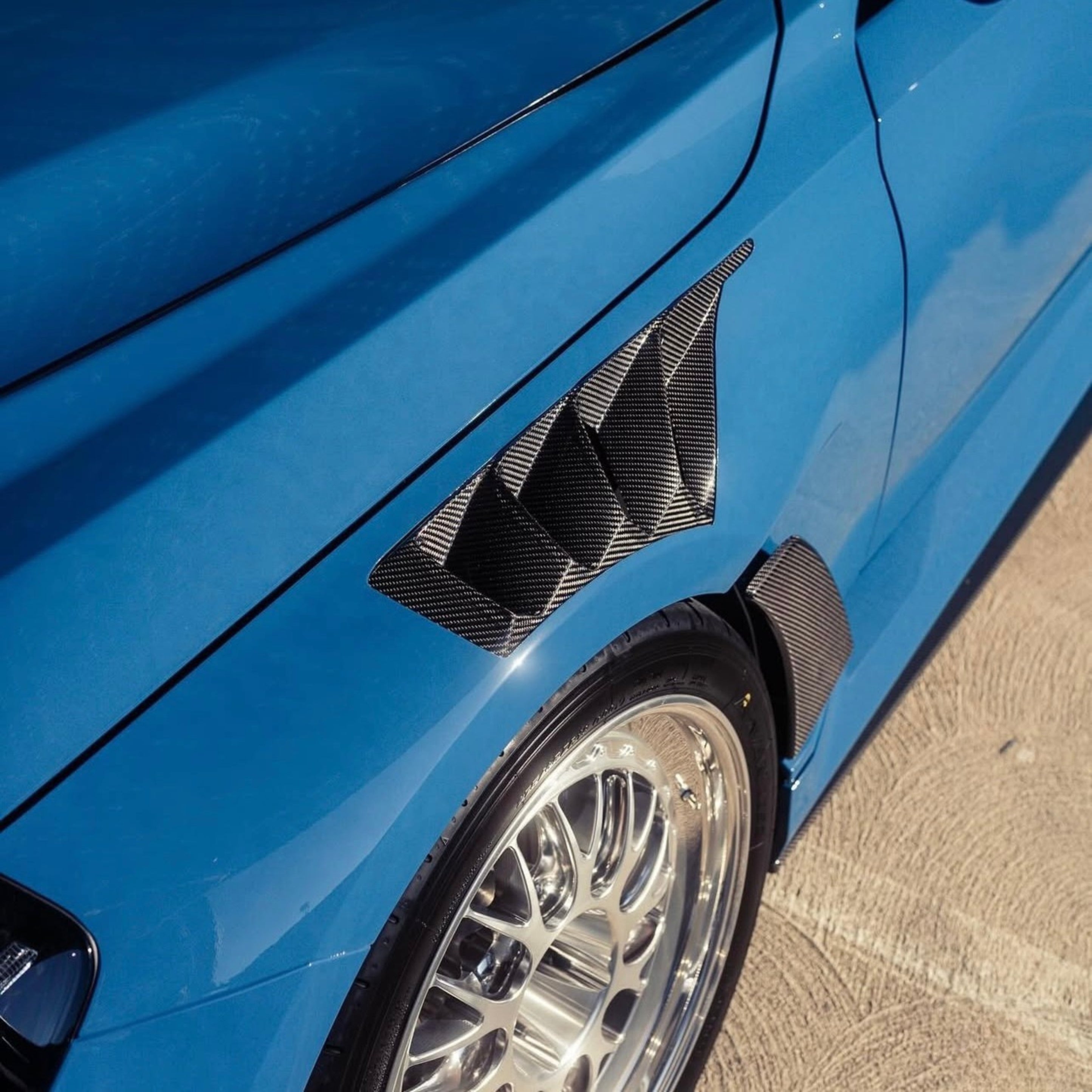 BMW M2 G87 PRE-PREG CARBON FIBRE FRONT FENDERS (2023+)