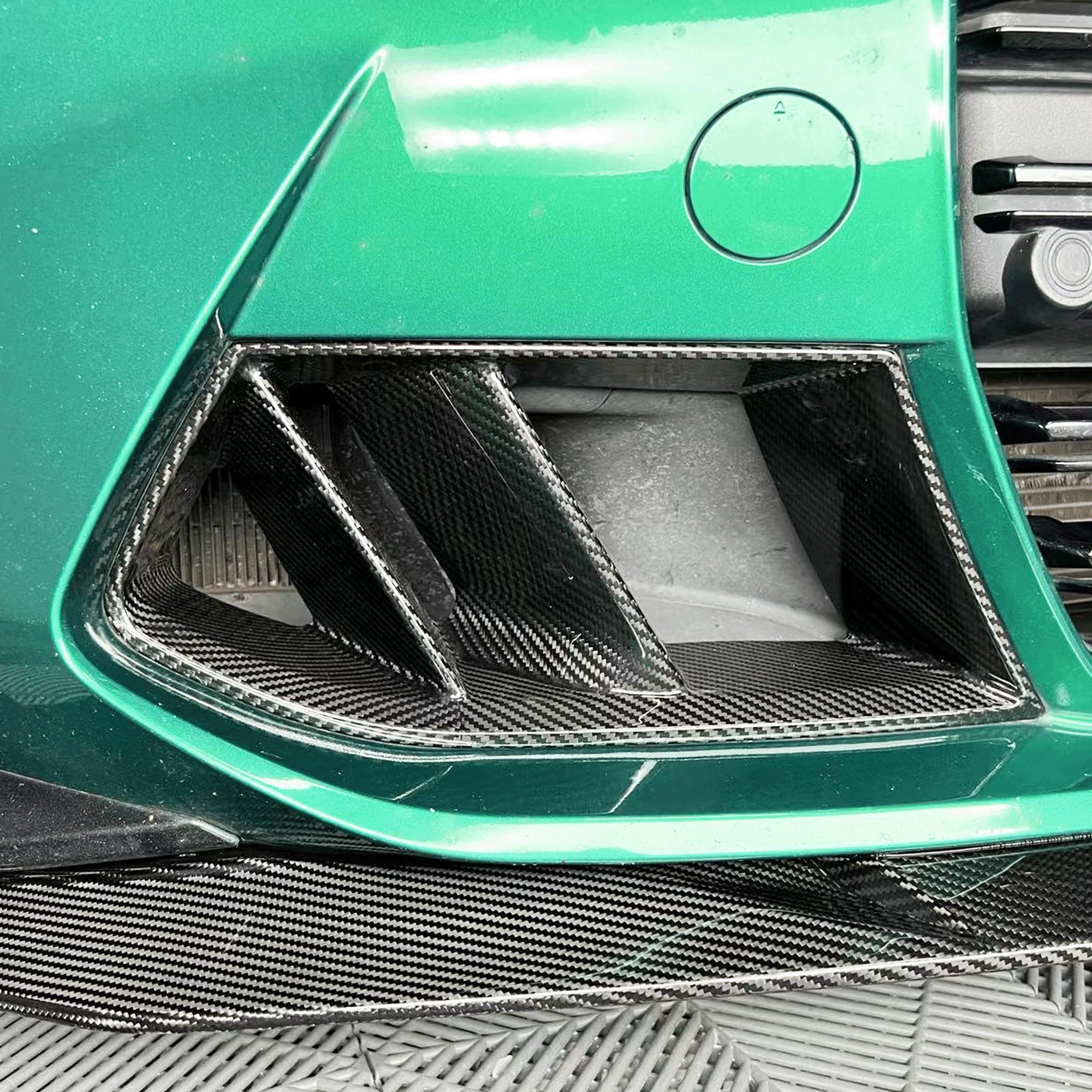 BMW M3 M4 G80/G81/G82/G83 PRE - PREG CARBON FIBER TWIN FIN FRONT DUCTS (2021+) - AutoTailor