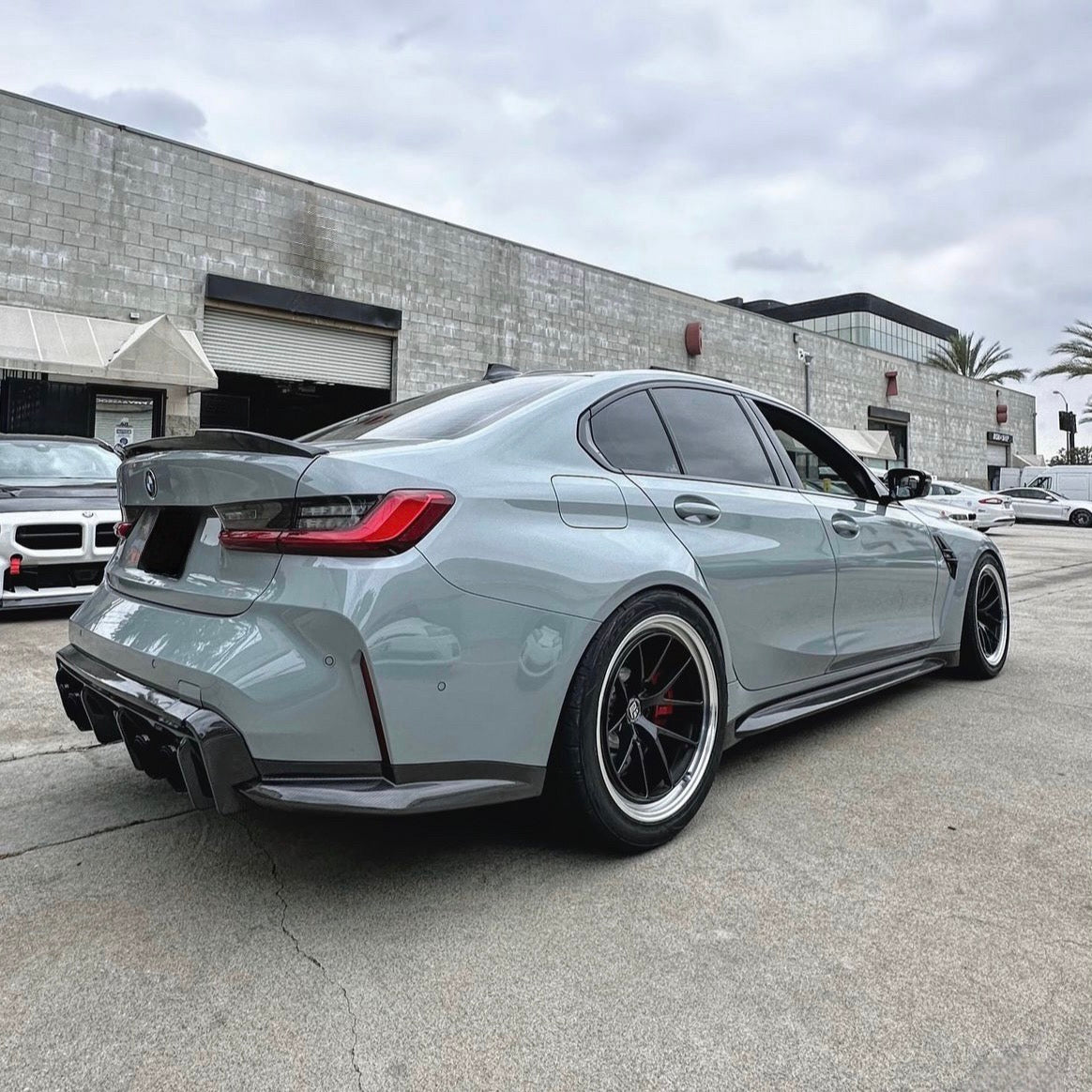 BMW M3 M4 G80/G82/G83 PRE - PREG CARBON FIBER OEM SIDE SKIRTS (2021+) - AutoTailor